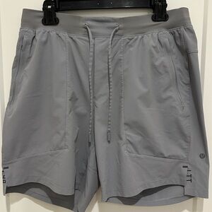 Men’s lululemon License to Train Linerless Short 7” - Large - Grey